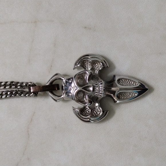 Chisel stainless steel skull pendant and chain necklace.